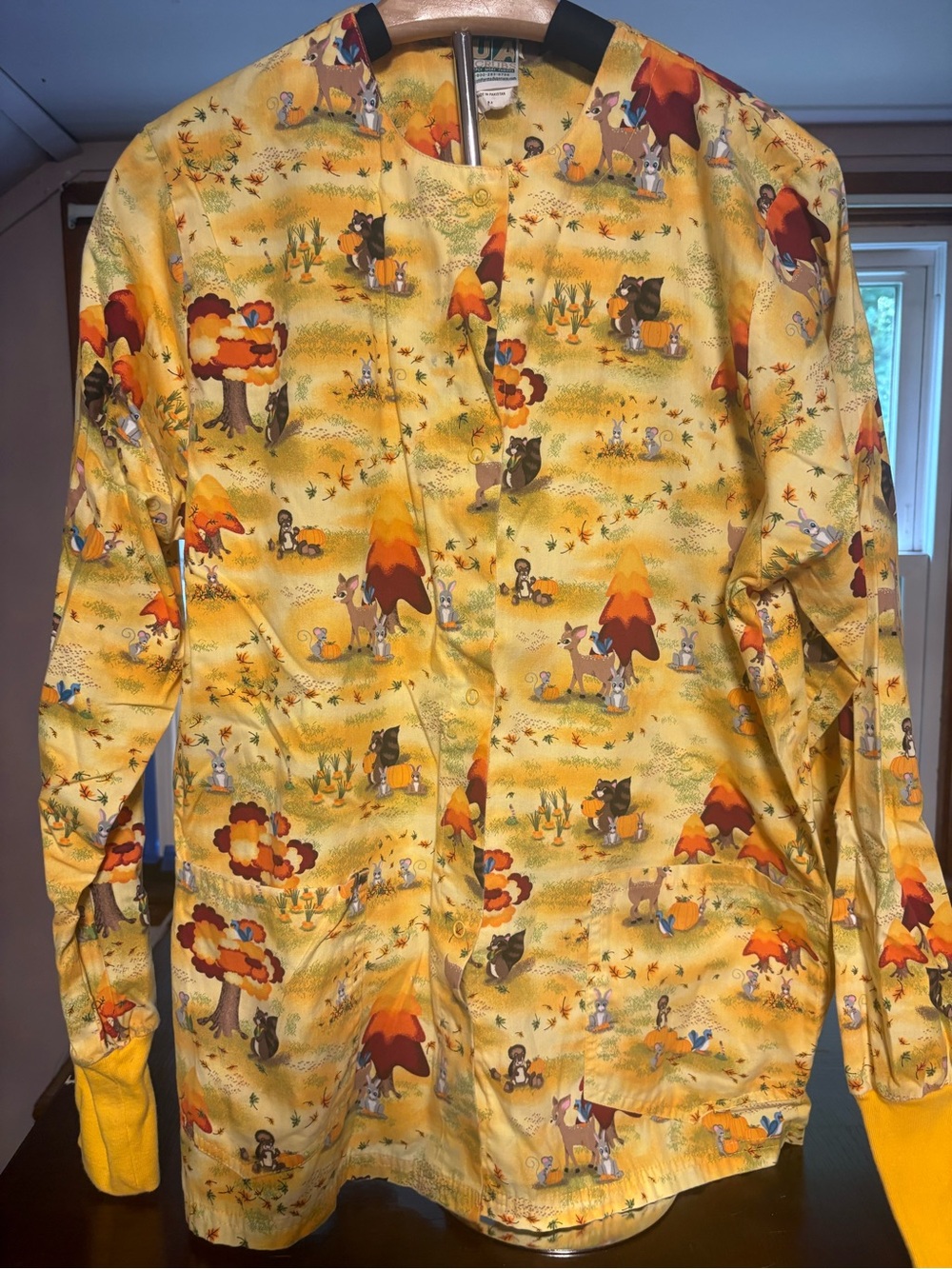 🍁 Cozy Autumn Woodland Vintage Snap-Front Scrub Jacket Size Medium